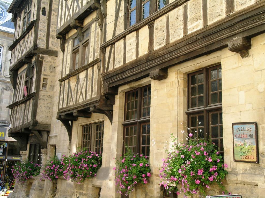 Bed and Breakfast Logis Les Remparts Байе Экстерьер фото